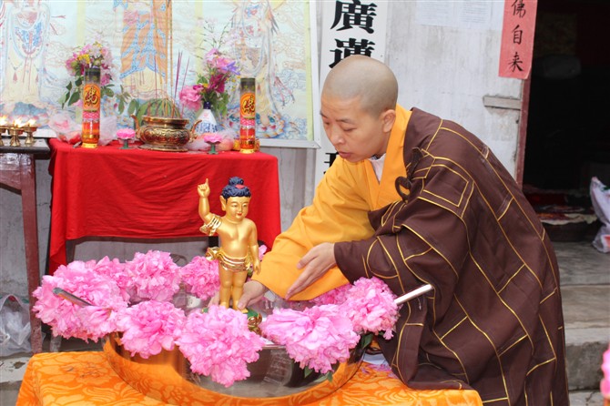 「佛教」灾后重建中的北川广莲寺隆重举行浴佛节盛会