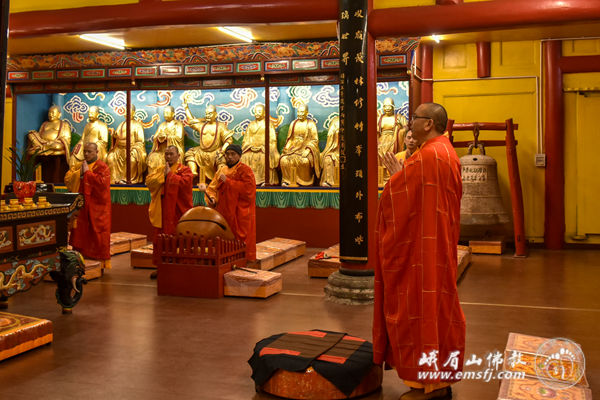 「佛教」峨眉山各寺举行多种法会恭祝阿弥陀佛圣诞