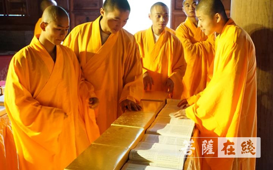 「佛教」深入三藏 嵩山少林寺于晒经节晾晒众多珍藏古籍 「佛教」深入三藏 嵩山少林寺于晒经节晾晒众多珍藏古籍