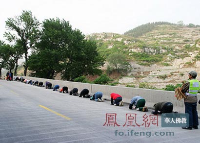 「佛教」山东博山正觉寺法师三步一叩朝九华山 历时一年达800公里