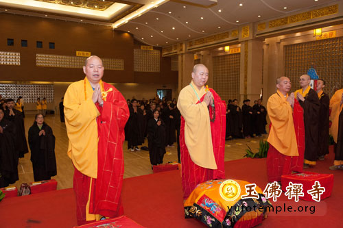 「佛教」上海玉佛禅寺举行传授三皈五戒法会