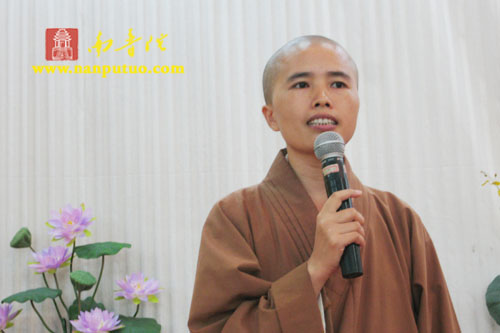「南普陀寺」闽南佛学院副教导长超波法师于南普陀寺讲堂领众皈依共修并开示