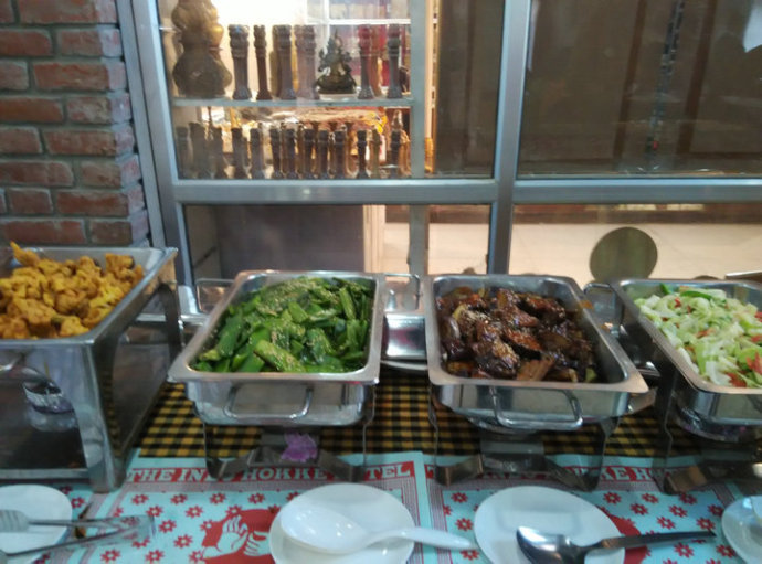 「印度教」印度朝圣——穿花衣的大白牛和素食自助餐撷影