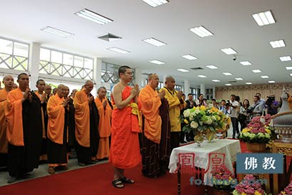 「佛教」深圳弘法寺88位法师为泰国国王祈福