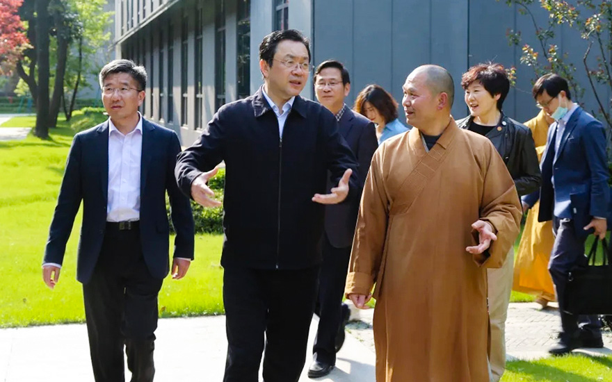 「杨岳」江苏省委常委杨岳调研南京栖霞古寺防疫管理工作