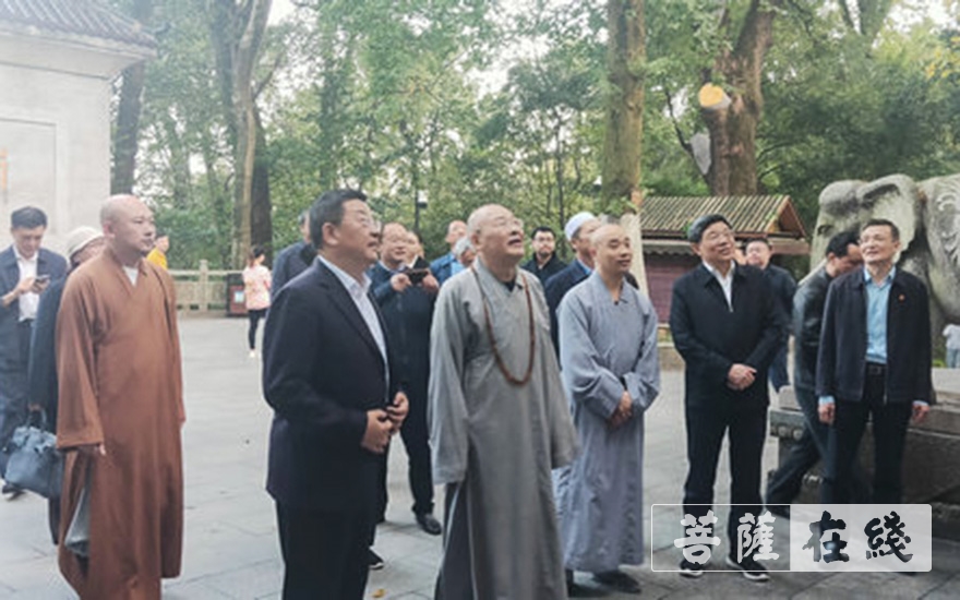「全国政协」全国政协民宗委杨小波一行调研长沙麓山寺和湖南佛学院 「全国政协」全国政协民宗委杨小波一行调研长沙麓山寺和湖南佛学院