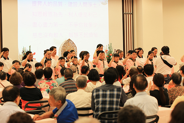 「佛教」旭日又东昇 基隆精舍为老寿星奉茶祝寿 「佛教」旭日又东昇 基隆精舍为老寿星奉茶祝寿