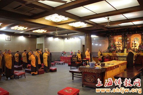上海龙华古寺为3·8失联飞机上祈祷超度