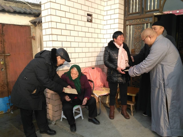 「佛教」情系困难群众 南京佛协六合区送温暖