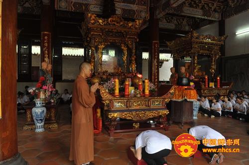 广东南华禅寺第九届“禅悦行”之三步一拜礼六祖