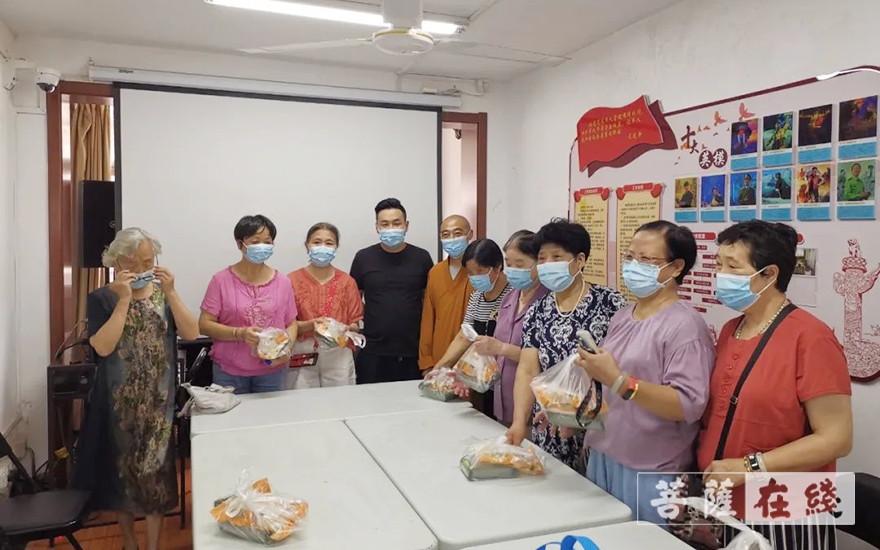 「佛教」夏日送清凉 关爱暖人心——上海省殿禅寺开展慈善活动 「佛教」夏日送清凉 关爱暖人心——上海省殿禅寺开展慈善活动