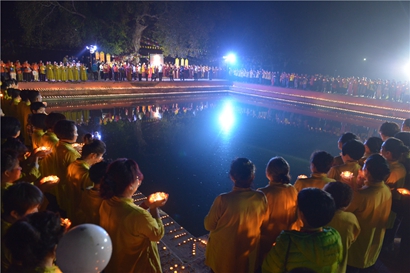 「蓝毗尼」佛祖故乡庆中尼建交60年 尼泊尔中华寺在蓝毗尼举办2015供灯祈福盛典