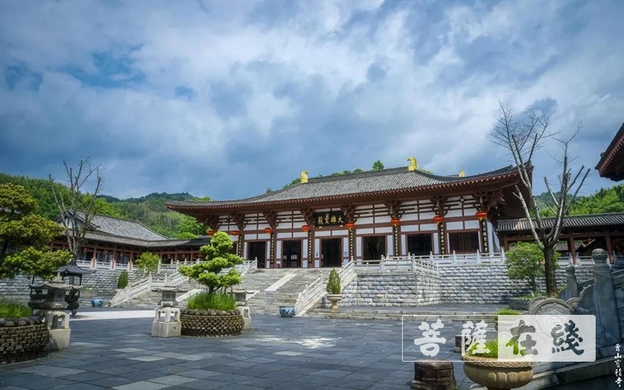 「曹山宝积寺」恢复开放首日,曹山宝积寺举行升国旗仪式 「曹山宝积寺」恢复开放首日,曹山宝积寺举行升国旗仪式