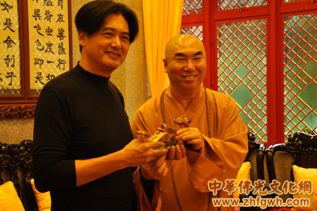 「佛教」国际巨星周润发先生一行到访香港西方寺 宽运法师接待 「佛教」国际巨星周润发先生一行到访香港西方寺 宽运法师接待