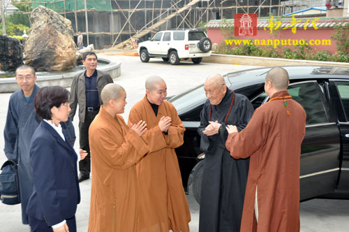 「南普陀寺」梦参老和尚今日抵厦参加南普陀寺妙老百年诞辰纪念法会