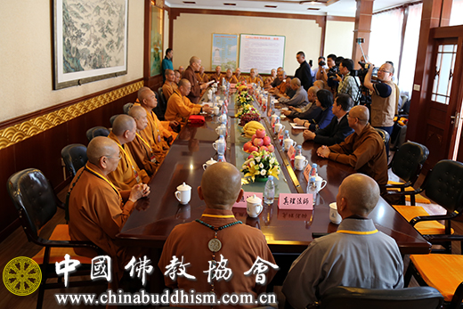 「佛教」两岸佛教界在五台山共同祈祷世界和平