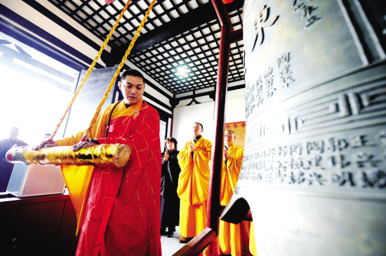 「佛教」张家港东渡寺2012年元旦新年撞钟祈福活动