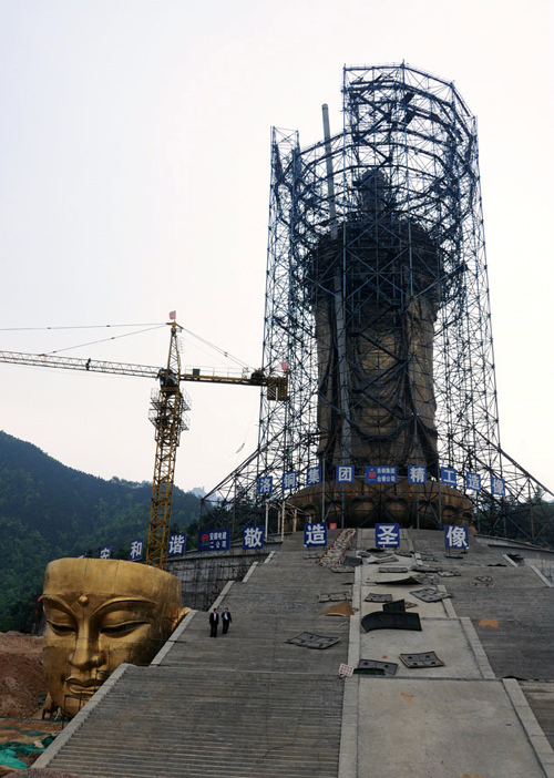 「九华山」九华山99米大愿地藏王铜像顺利实施圆顶