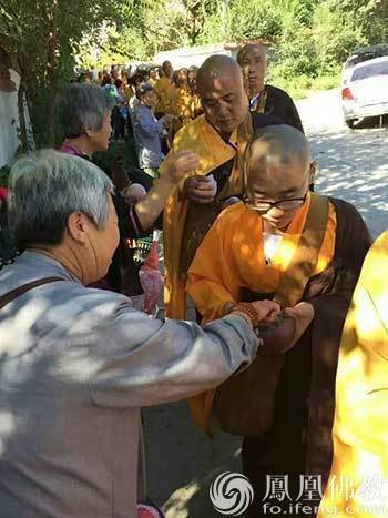 「佛教」河北张家口云泉禅寺戒场举办托钵法会