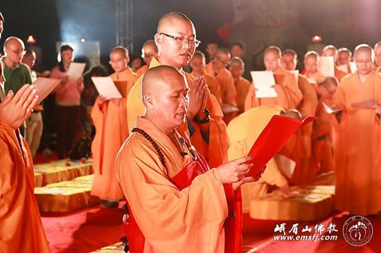 「佛教」四川大佛禅院举行“万盏明灯供普贤”祈福供灯法会
