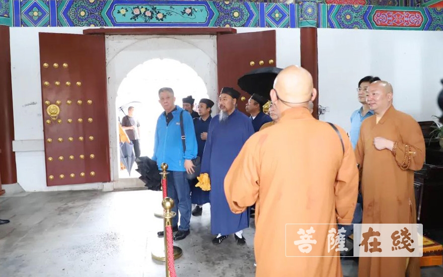「佛教」青岛市佛道教领导班子前往胶州慈云寺推进“四进”观摩活动 「佛教」青岛市佛道教领导班子前往胶州慈云寺推进“四进”观摩活动