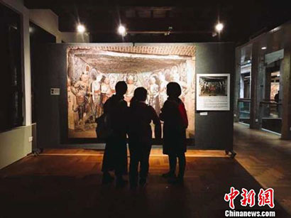 「艺术」敦煌壁画艺术精品公益巡展走进上海同济大学 吸引近千人参观