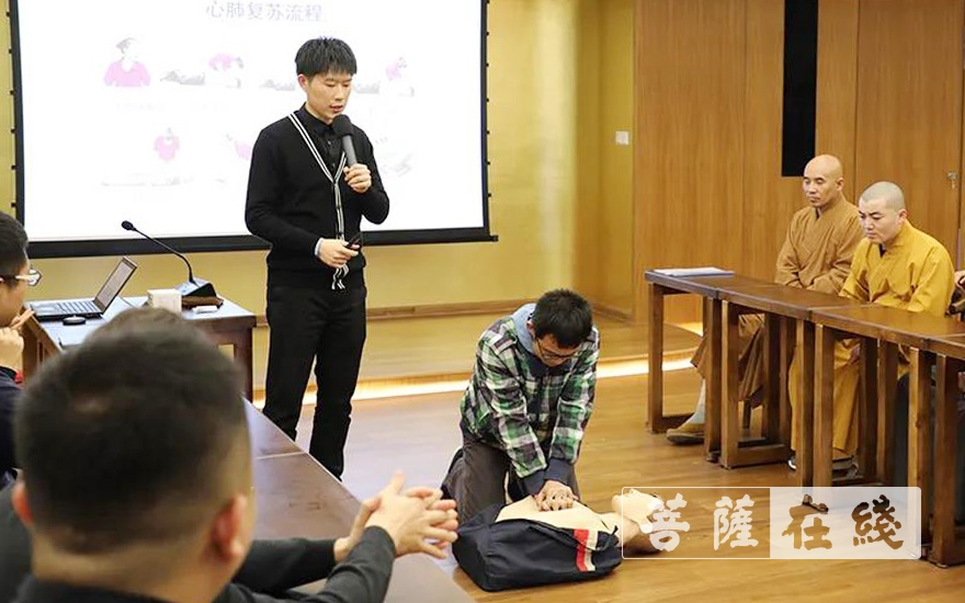 「南普陀寺」厦门南普陀寺全面配置“救命神器”AED,织就生命安全保障网 「南普陀寺」厦门南普陀寺全面配置“救命神器”AED,织就生命安全保障网