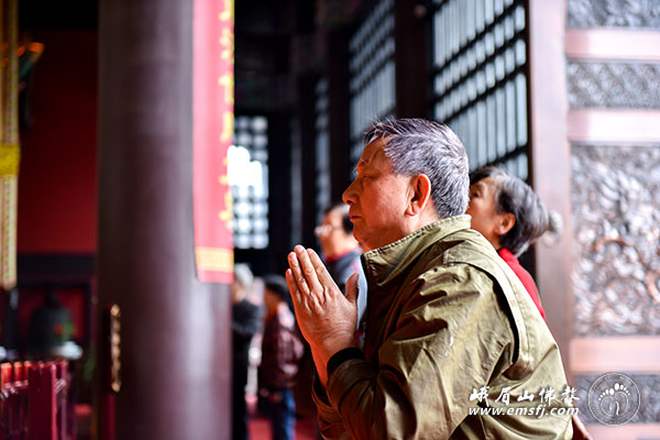 「圣诞节」恭祝观音菩萨圣诞 四川峨眉山各寺举行诸多佛事活动