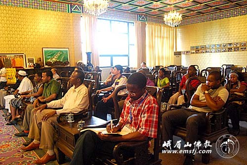 「佛教」非洲法语国家旅游管理与开发官员研修班一行参访峨眉山大佛禅院