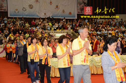 「佛教」庆祝澳门回归十五周年祈福法会圆满闭幕万人传灯祈福 「佛教」庆祝澳门回归十五周年祈福法会圆满闭幕万人传灯祈福