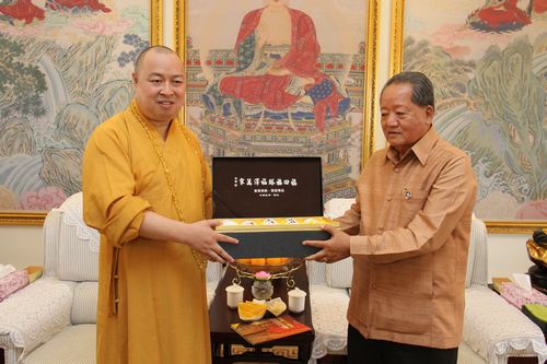 「阿桑」老挝副总理阿桑·劳里一行到访广东深圳弘法寺