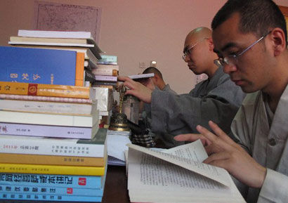 「中国佛学院」探访中国佛学院 入学考试难度超过高考