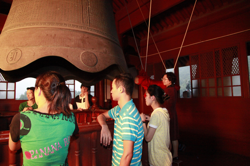 「天童寺」第八届残运会开幕式晚会《钟声祈福》拍摄组来天童寺摄制