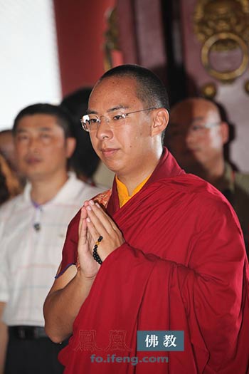 「班禅喇嘛」年轻有为 十一世班禅第六次亮相两会从容参政