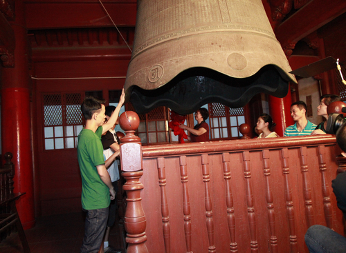 「天童寺」第八届残运会开幕式晚会《钟声祈福》拍摄组来天童寺摄制