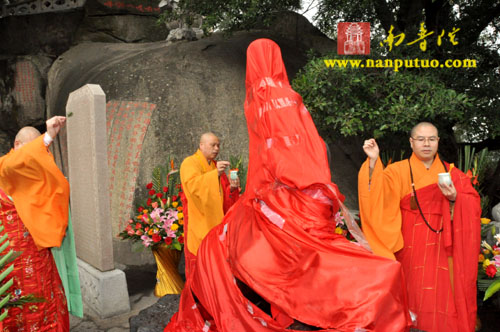「伏虎罗汉」厦门虎溪岩寺隆重举行伏虎罗汉圣像开光仪式 「伏虎罗汉」厦门虎溪岩寺隆重举行伏虎罗汉圣像开光仪式
