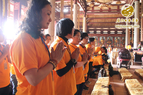 「佛教」福建厦门太平岩寺第四届初级青年佛学班全体学生朝礼莆田广化寺