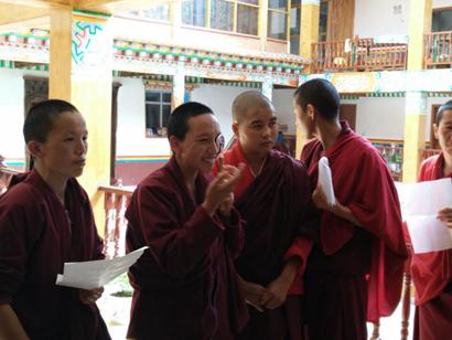 「佛教」云南佛教协会为尼众寺院举行慈善义诊并发放爱心物资