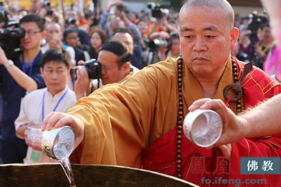「佛教」1300年史无前例！西双版纳6佛爷同时升座