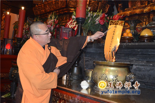 「上海外滩踩踏事件」上海玉佛禅寺为外滩踩踏遇难者举行超度法会