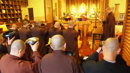 「佛教」江西庐山东林寺祖庭传授沙弥十戒及受衣钵仪式