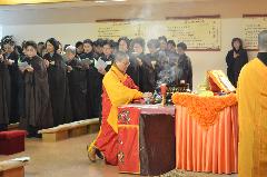 「佛光山」巴黎佛光山龙年首次八关斋戒 105名戒子发心受持