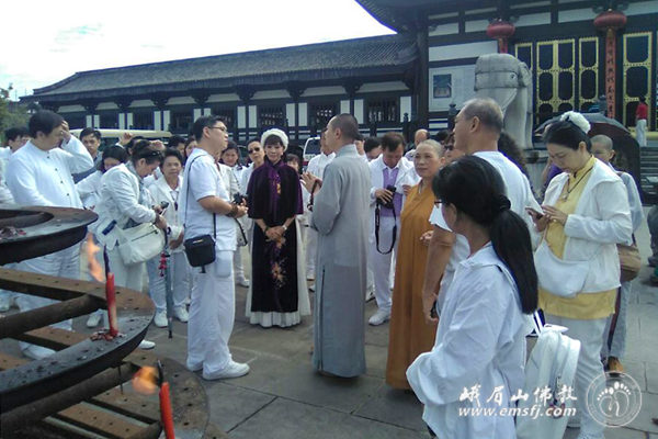 「峨眉山」泰国丽善郡主一行赴峨眉山参访礼佛