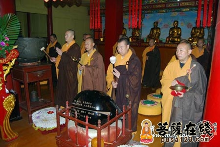 「佛教」日本天台宗布教师会在峨眉山万年寺举行诵经祈福法会
