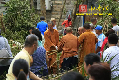 「南普陀寺」善心善行！灾后重建南普陀寺僧众义工齐出动