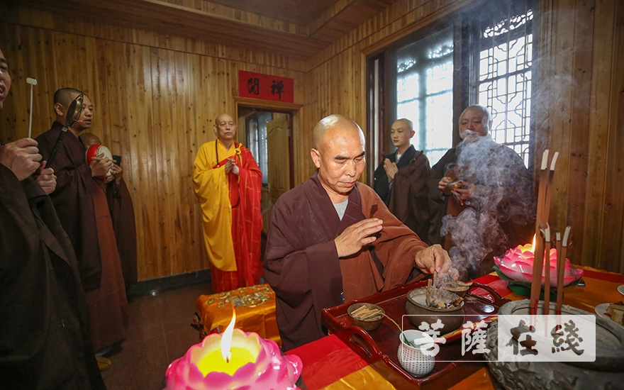 「佛教」道慈大和尚为洛迦山义勇法师送关