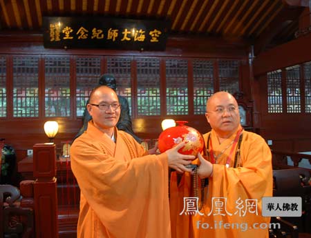 「佛教」叶小文先生与台湾法鼓山方丈果东法师参访福州开元寺