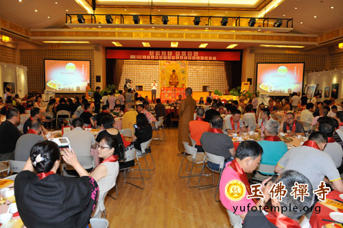 上海玉佛禅寺举行寺院新歌发布会及月饼品尝会