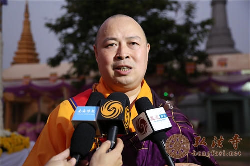 「佛教」柬埔寨王国专机恭请本焕长老舍利永久安奉