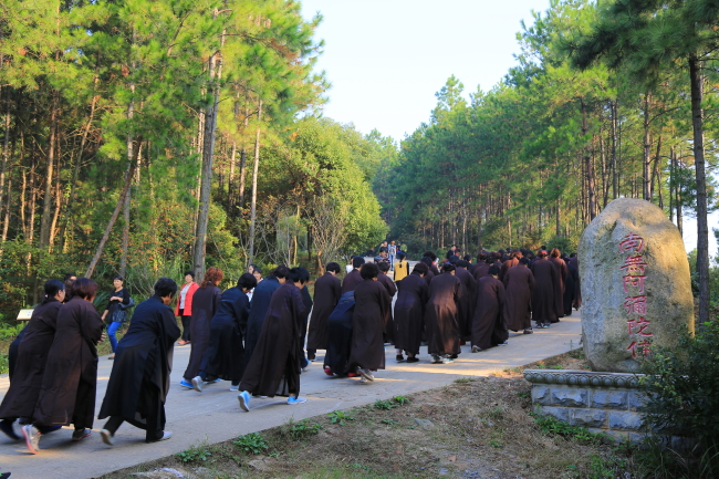 「潮阳」广东汕头市潮阳朝圣团朝礼江西东林大佛